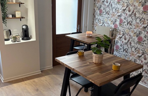 Semur-en-Auxois Apartment | Medieval Room 17