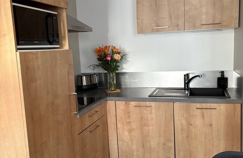 Semur-en-Auxois Apartment | Medieval Room 17