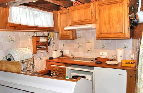 Loches Cottage | Medieval Troglodyte Cottage in Loches, Pets Allowed
