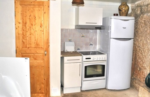 Loches Cottage | Medieval Troglodyte Cottage in Loches, Pets Allowed