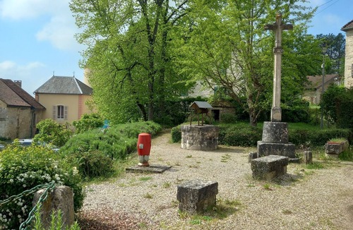 Mont-Saint-Jean House | Medieval village studio house