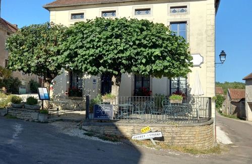 Mont-Saint-Jean House | Medieval village studio house