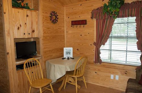 Lakehills Resort | Medina Lake Camping Resort Cabin 3