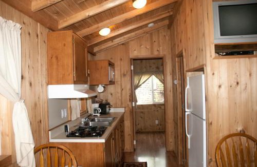 Lakehills Resort | Medina Lake Camping Resort Cabin 7