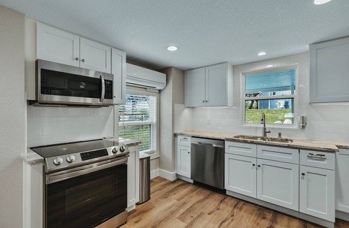 Lakehills Villa | Medina Lake Getaway - Pool with Lakefront Views