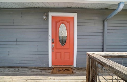 Lakehills House | Medina Lakefront Bungalow- Spacious Amazing Views
