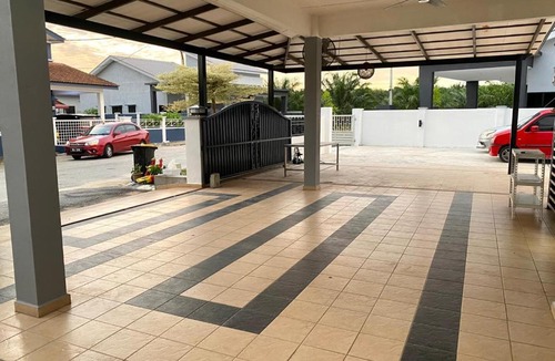 Sitiawan Villa | MEDINA VILLA MANJUNG private pool