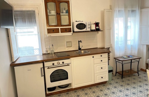Sant Feliu de Guixols Apartment | Mediterranean Gecko. Functional, cozy and centrally located apartment. Ideal for couples