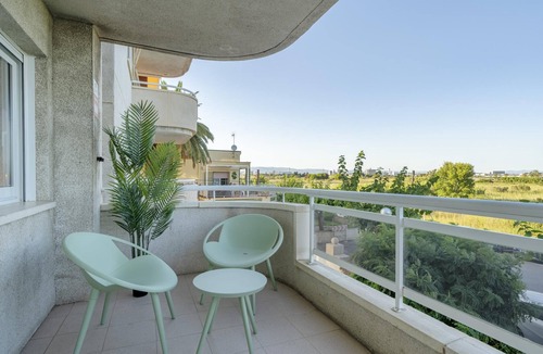 La Pineda Apartment | Mediterranean apartment 400m La Pineda beach