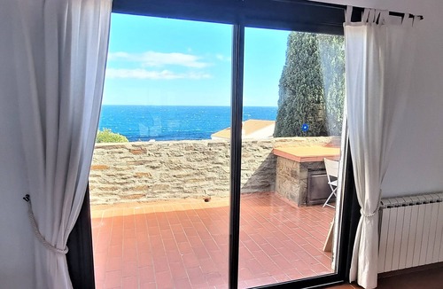 Banyuls-sur-Mer Villa | Mediterranean F4 Villa with Direct Cove Access and Parking