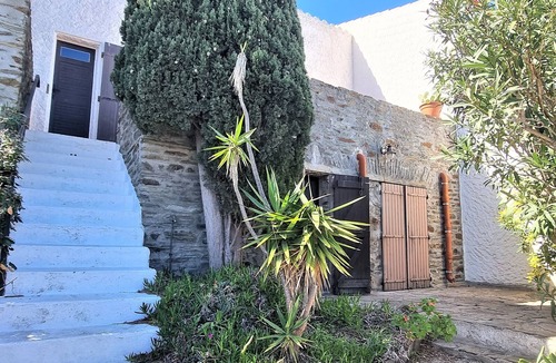 Banyuls-sur-Mer Villa | Mediterranean F4 Villa with Direct Cove Access and Parking