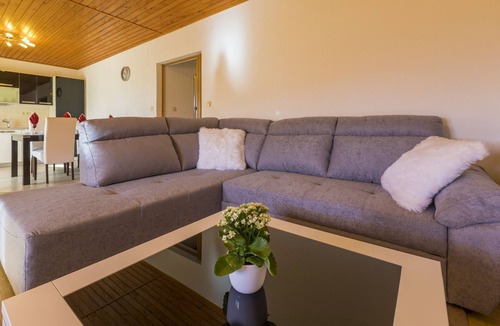 Povile Apartment | Mediterranean flat just 470 metres from the beach with sea view, baby cot, barbecue