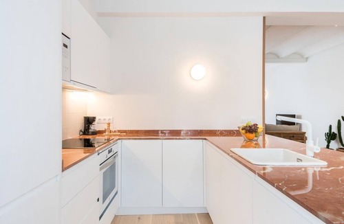 El Guinardo Apartment | Mediterranean home with 4 bedrooms and 3 bathrooms