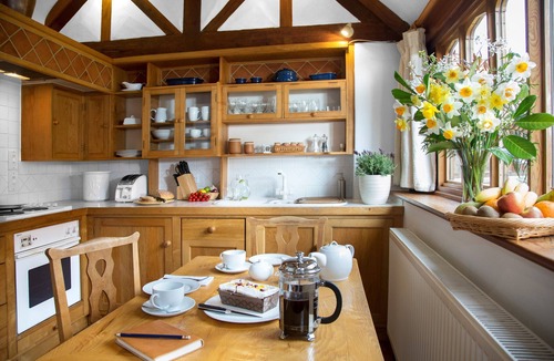 Sibford Gower Cottage | Mediterranean inspired luxury in the Oxfordshire Cotswolds, near Great Tew