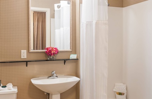 Lower Queen Anne Hotel | Mediterranean Inn