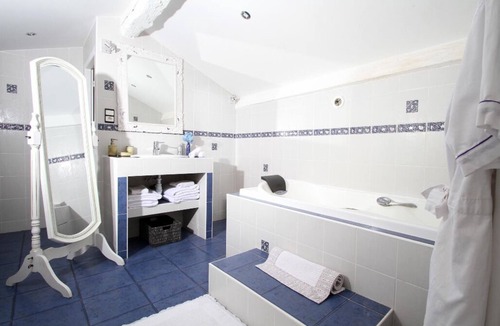 Vals-les-Bains Bed & Breakfast | Mediterranean Luxury Studio swimming pool