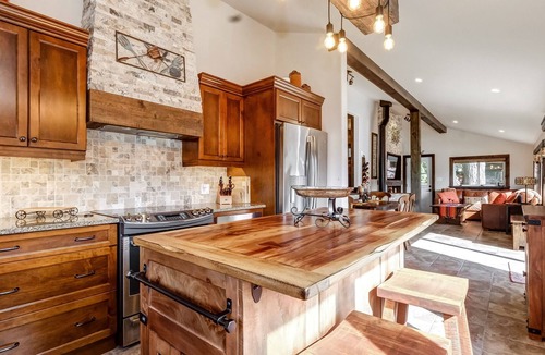 Athens Resort | Mediterranean Style Lake Resort