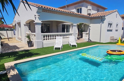 Fabregues Villa | Mediterranean villa for rent - sleeps 6