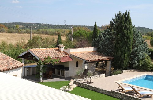 Montarnaud Villa | Mediterranean villa with heated pool set in large private garden.