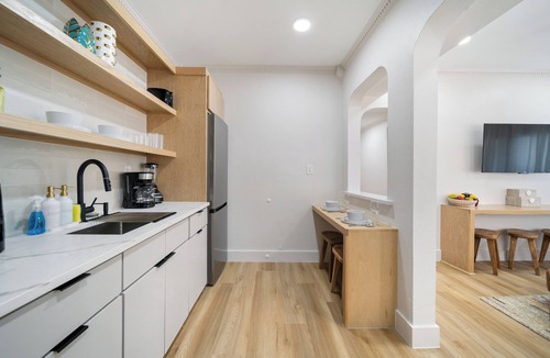 Greater East End Apartment | Mediterranean Villa Vibes 3 - 2 km from FIFA Fest