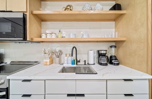 Greater East End Apartment | Mediterranean Villa Vibes 6 - 2 km from FIFA Fest