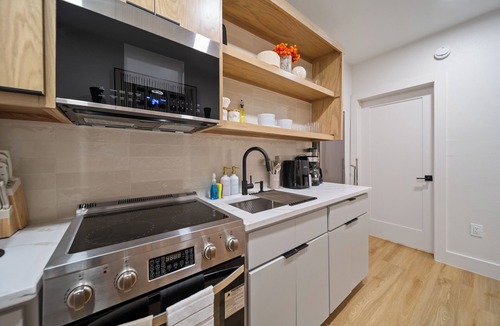 Greater East End Apartment | Mediterranean Villa Vibes 4- 2 km from FIFA Fest
