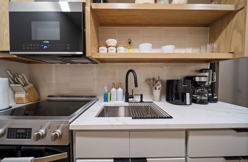 Greater East End Apartment | Mediterranean Villa Vibes 4- 2 km from FIFA Fest