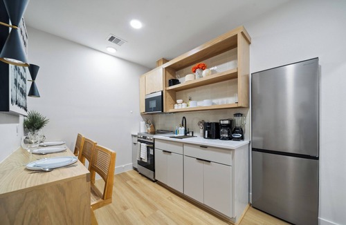 Greater East End Apartment | Mediterranean Villa Vibes 4- 2 km from FIFA Fest