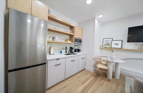 Greater East End Apartment | Mediterranean Villa Vibes 1- 2 km from FIFA Fest