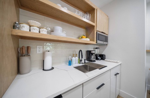Greater East End Apartment | Mediterranean Villa Vibes 1- 2 km from FIFA Fest