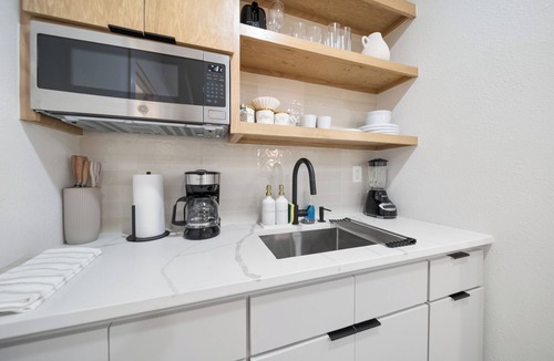 Greater East End Apartment | Mediterranean Villa Vibes 2 - 2 km from FIFA Fest