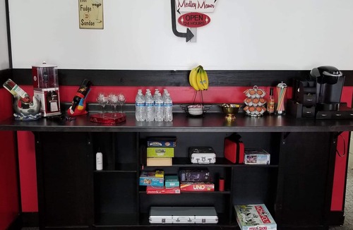Groveland House | Medley Manor Resort Sleeps over 65 , it has 7 Large bathrooms & NEW game room!