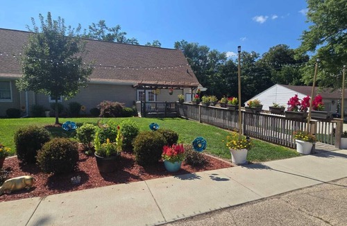 Groveland House | Medley Manor Resort Sleeps over 65 , it has 7 Large bathrooms & NEW game room!