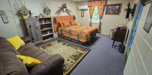 Groveland House | Medley Manor