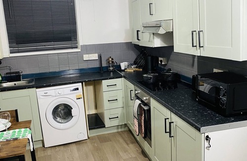 Chatham Apartment | Medway studio opposite Chatham station