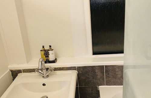 Chatham Apartment | Medway studio opposite Chatham station