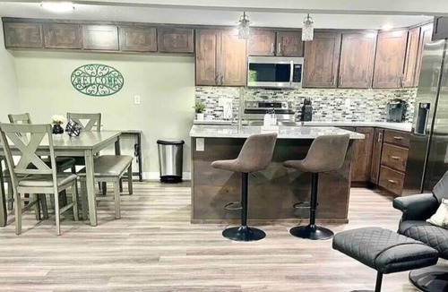 Columbia House | Mega retreat