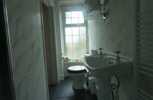 Bontnewydd Hotel | Meifod House