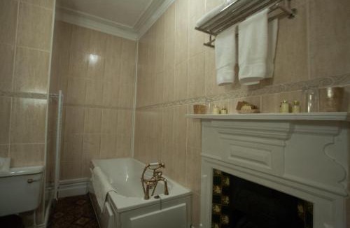 Bontnewydd Hotel | Meifod House