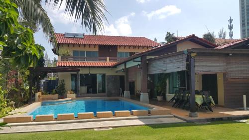 Tanjung Kling Villa | Melaka Beachfront Villa with Pool