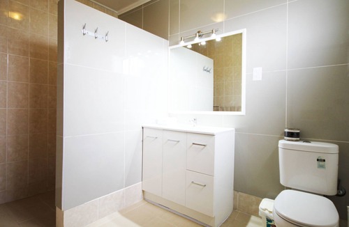 Beaconsfield Hotel | Melaleuca Lodge