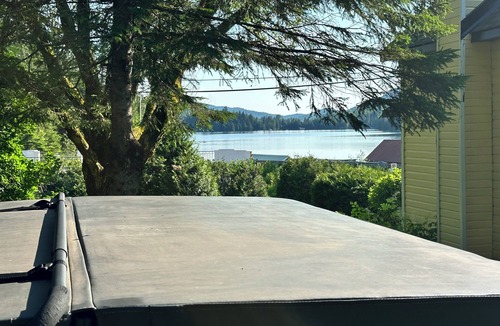 Ivry-sur-le-Lac Cottage | Melancy waterfront cottage in Sainte-Agathe Nord (Ivry-sur-le-Lac).