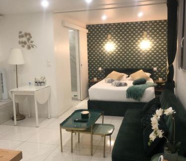 Plateau - Mont-Valerien Apartment | MELANIE - Emerald serenity in Nanterre