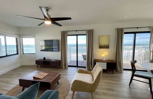 Claytons Hotel | Melbourne Beach Resort