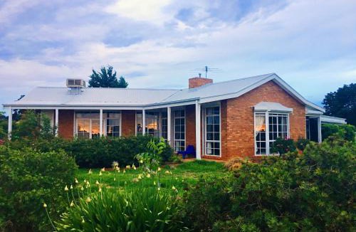 Kurunjang House | Melbourne Garden Bed and Breakfast