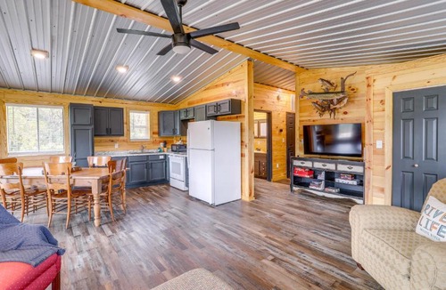 Boswell House | Melbourne Home w/Fire Pit on the White River!