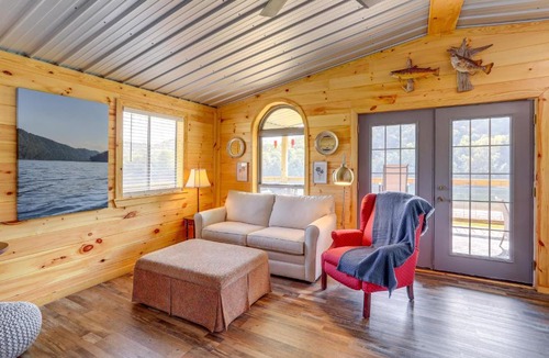 Boswell House | Melbourne Home w/Fire Pit on the White River!