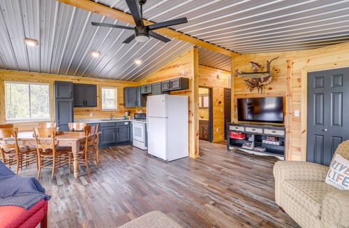 Boswell Cabin | Melbourne Home w/Fire Pit on the White River!