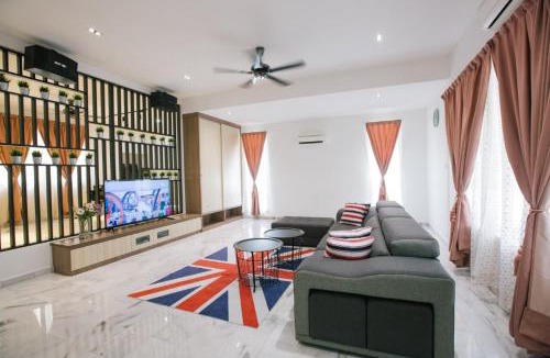 Muar House | Melody Whole Or Suite Room