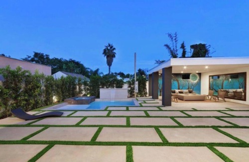 Melrose House | Melrose Luxury Home W/Huge Rooftop & Pool